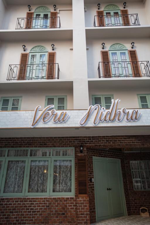 Vera Nidhra - Self check-in after 7pm Bangkok Exterior foto